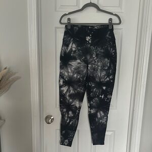 Black and White Tie-Dye Leggings